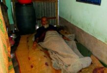 প্রধানমন্ত্রীর আশ্রয়ণ প্রকল্প মালিক থাকেন বারান্দায়, কক্ষে প্রভাবশালী ব্যাক্তির মধুর সংসার