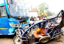 যশোরে বাস-ইজিবাইক সংঘর্ষে একই পরিবারের পাঁচজনসহ ৭ জন নিহত