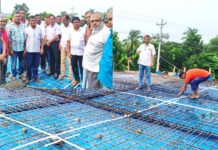 পাইকগাছায় “নাট মন্দির” এর দ্বিতীয় তলার ছাদ ঢালাই কাজের উদ্বোধন