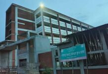 পাইকগাছা সরকারি টেকনিক্যাল স্কুল ও কলেজের নির্মাণ কাজ দীর্ঘ ৫ বছরেও শেষ করতে পারেনি সংশ্লিষ্ট ঠিকাদারি প্রতিষ্ঠান।