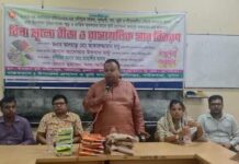 পাইকগাছায় বীজ-সার বিতরণ, প্রধানমন্ত্রীর ঘোষনা কোথাও একখন্ড জমিও পতিত রাখা যাবে না। —এমপি বাবু।