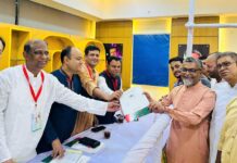 চতুর্থবারের মত উপমন্ত্রী হাবিবুন নাহারের মনোনয়ন সংগ্রহ