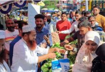 চুয়াডাঙ্গায় স্বেচ্ছাসেবক লীগের উদ্যোগে ন্যায্য মূল্যে সবজি বিক্রি