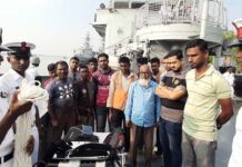 সশস্ত্র বাহিনী দিবসে মোংলায় সর্বসাধারনের জন্য উন্মুক্ত নৌবাহিনীর যুদ্ধজাহাজ বানৌজা গোমতি