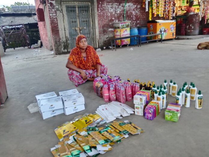 যশোর চোরাকারবারি নারী ছবি