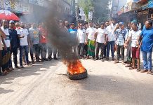 সংসদীয় আসন-৩ সহ বাগেরহাট ৪টি আসন পুর্ন বহালের দাবিতে ৪ দিনের কর্মসুচি, প্রথম দিনে চলছে হরতাল-নির্বাচন অফিসে তালা