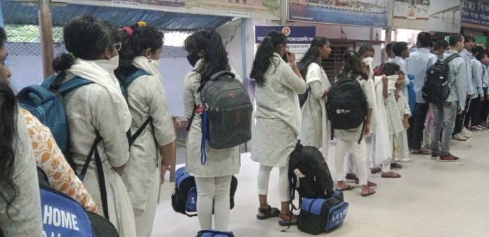 ভারতে পাচারের শিকার ৩০ কিশোর-কিশোরীর দেশে ফেরার ছবি