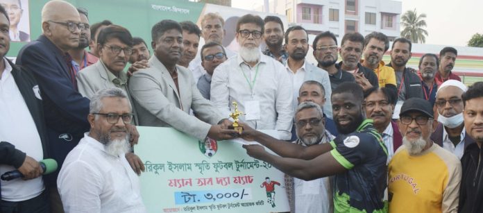 যশোরে খেলার পুরস্কারের ছবি