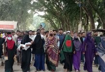 ইবিতে হাদির গায়েবানা জানাজা, হত্যাকাণ্ডে জড়িতদের গ্রেপ্তারের দাবিতে বিক্ষোভ