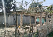 বাগআঁচড়াায় জেলা পরিষদের যায়গা দখল করে ঘর নির্মানের অভিযোগ