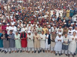 বিএনপি নেতৃবৃন্দ অনিন্দ্য ইসলাম অমিতকে সাথে নিয়ে কারবালা কবর স্থানে গিয়ে তরিকুল ইসলামের কবর জিয়ারত