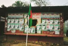 নড়াইলে আওয়ামী লীগ কার্যালয়ে পতাকা উত্তোলন