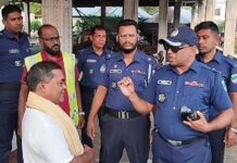 শারদীয় দুর্গাপূজা নির্বিঘ্ন করতে শালিখা থানা পুলিশের মোটরসাইকেল মহড়া